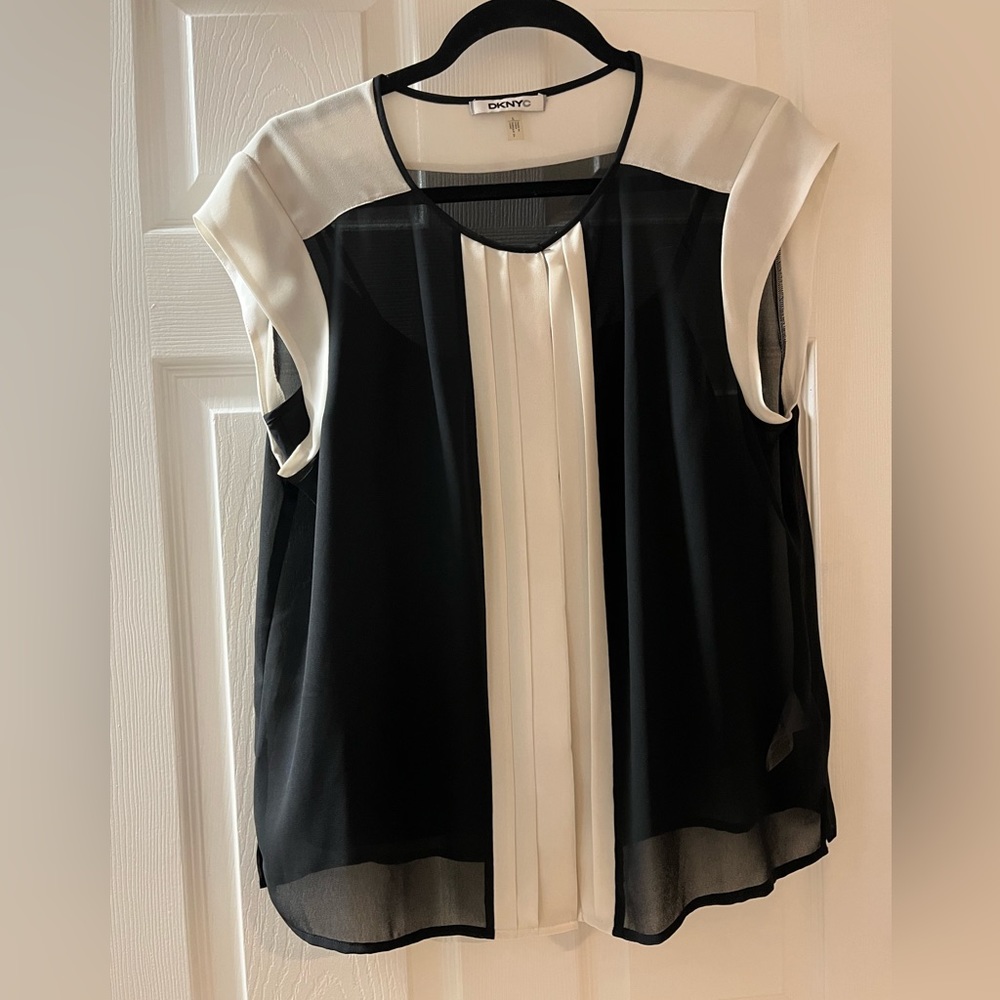 Large DKNYC black & white dressy blouse.